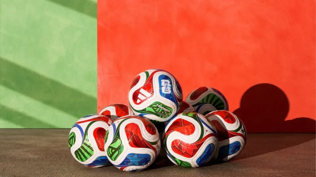 La pelota del Mundial es colorida