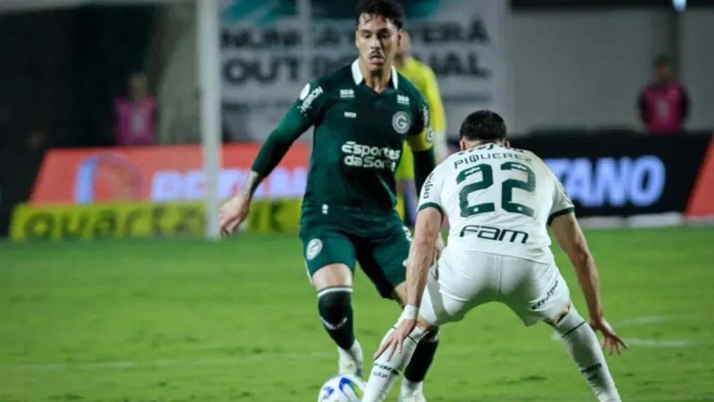 Lucas Halter em ação pelo Goiás (Foto: Rosiron Rodrigues/Goiás/Divulgação)