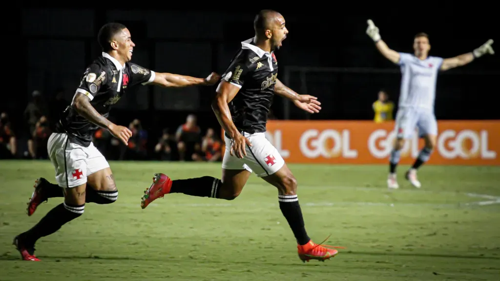 Paulo Henrique marcou o único gol do clássico (Foto: Matheus Lima/Vasco/Divulgação)