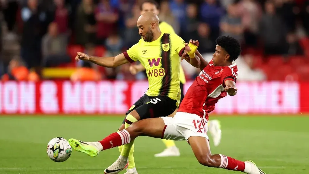 NOTTINGHAM, ENGLAND – AUGUST 30: Andrey Santos of Nottingham Forest challenges for the ball with Nathan Redmond of Burnley during the Carabao Cup Second Round match between Nottingham Forest and Burnley at City Ground on August 30, 2023 in Nottingham, England. (Photo by Nathan Stirk/Getty Images)