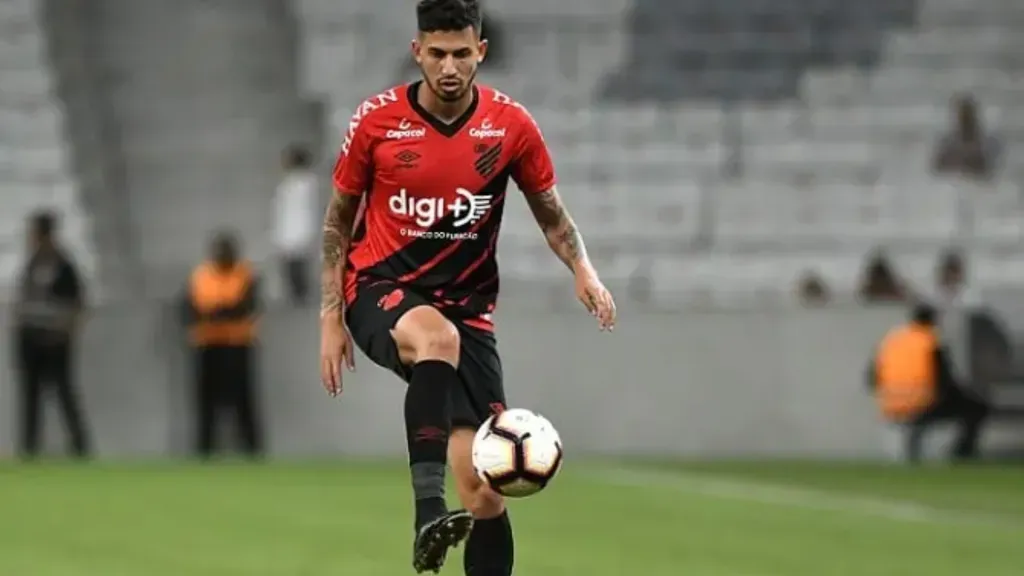 Pedro Henrique: na mira do Grêmio (Foto: Miguel Locatelli/Site Oficial do Athletico/Divulgação)