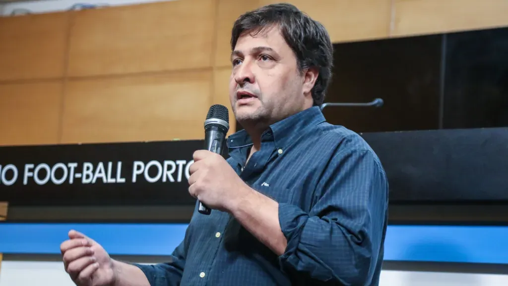 Guerra: presidente do Grêmio sonha com contratação de camaronês (Foto: Morgana Schuh/Grêmio/Divulgação)
