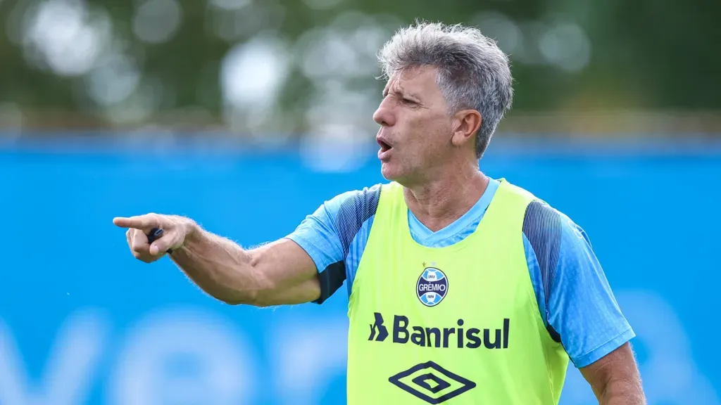 Treinador afirmou que permaneceu em Porto Alegre para treinar o time titular (Foto: Lucas Uebel/Grêmio/Divulgação)