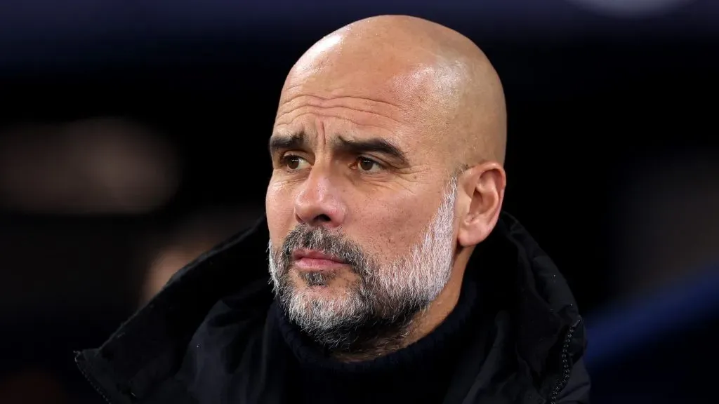 Pep Guardiola saiu em defesa do centroavante (Foto: Catherine Ivill/Getty Images)