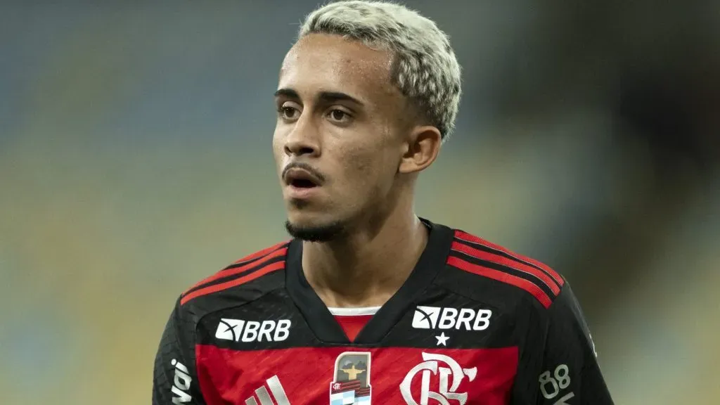 Matheus Gonçalves em ação pelo Flamengo. Foto: Jorge Rodrigues/AGIF