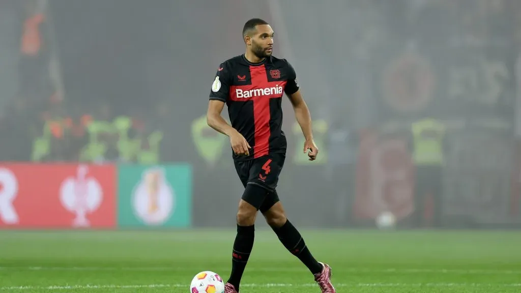 Jonathan Tah pode trocar o Leverkusen pelo Bayern de Munique. (Photo by Lars Baron/Getty Images)