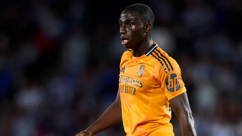 Ferland Mendy em partida pelo Real Madrid (FOTO: IMAGO / Ricardo Larreina Amador)