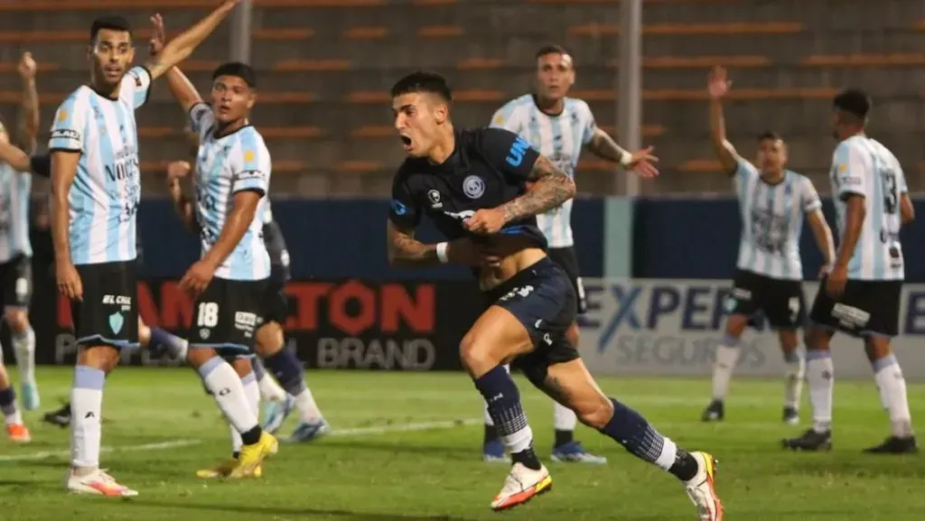 Petrasso celebrando un gol en Independiente Rivadavia.