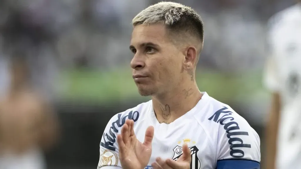 Soteldo jogador do Santos comemora empate apos a partida contra o Botafogo no estadio Engenhao pelo campeonato Brasileiro A 2023. Foto: Jorge Rodrigues/AGIF