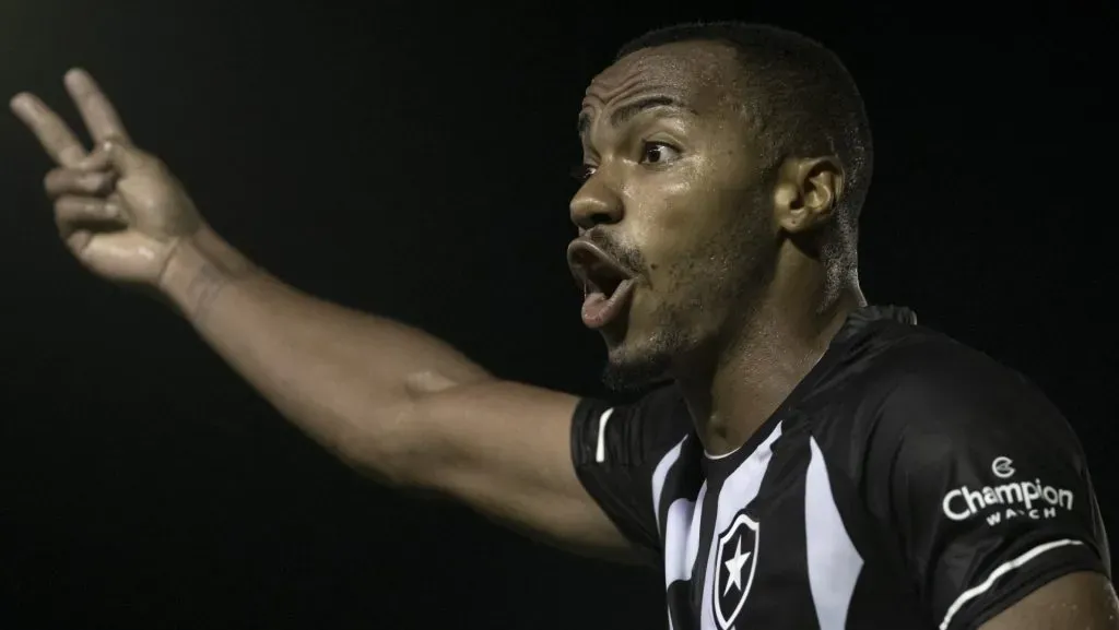 Marlon Freitas é titular do Botafogo e Vasco deve formalizar proposta nesta semana, diz Pedrosa