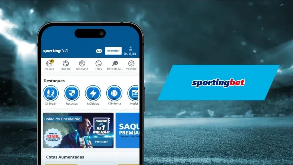 Imagem de divulgação do app da Sportingbet. Ao lado esquerdo da imagem, smartphone demonstrando a plataforma da Sportingbet. Ao lado esquerdo, logo da casa de apostas em tons de branco, azul e vermelho. 