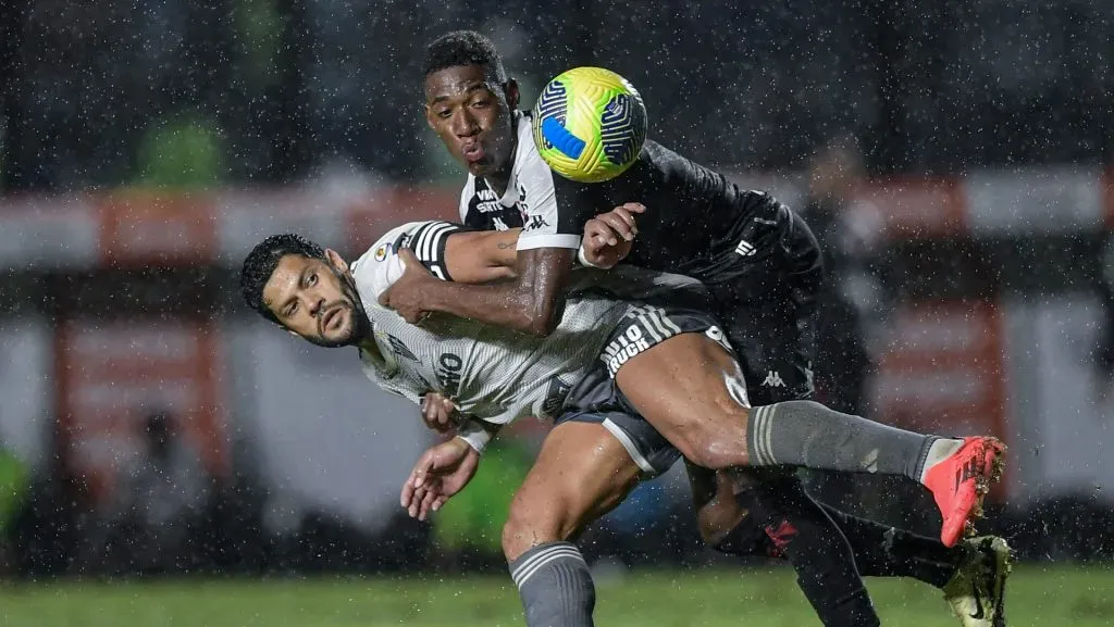 Léo e Hulk. Foto: Thiago Ribeiro/AGIF