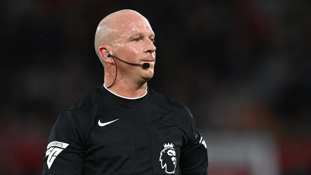 Simon Hooper, entrendor principal del partido  (Photo by Gareth Copley/Getty Images)