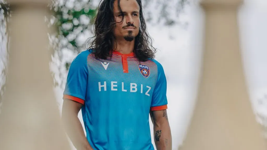 La camiseta local del Miami FC.