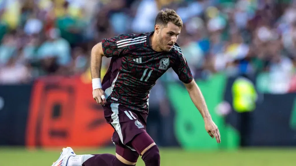 Santi Giménez será el titular en el debut de México en la Copa América (IMAGO)