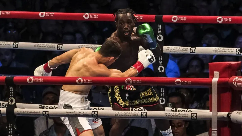 Terence Crawford venció a Israil Madrimov y sigue acumulando títulos en divisiones distintas.