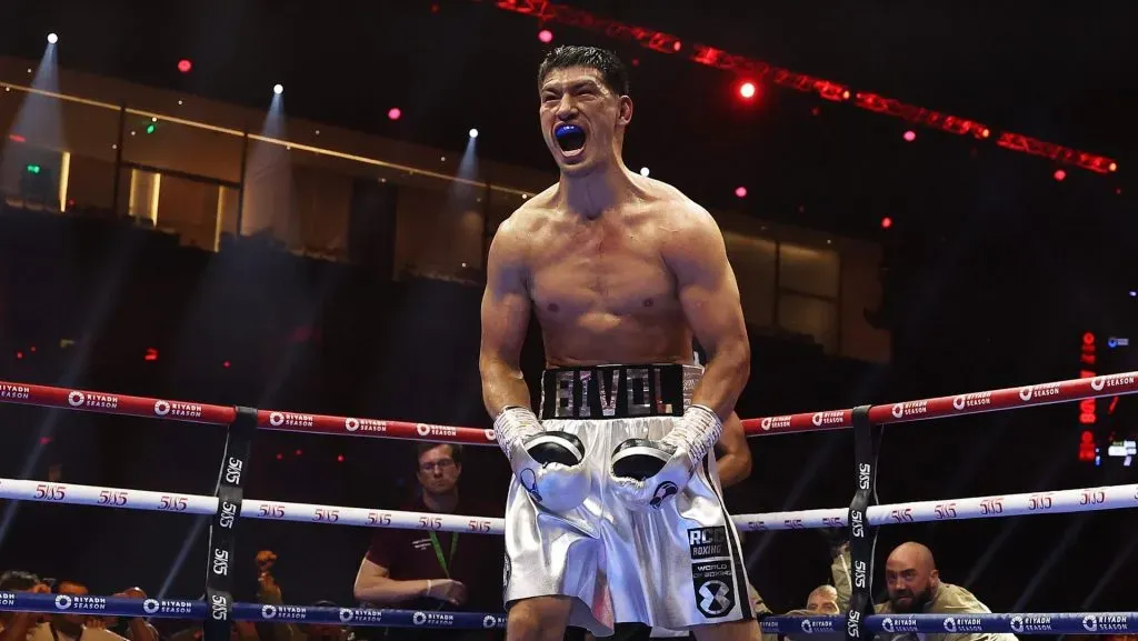 Dmitry Bivol tiene todo listo para volver a la acción ante Artur Beterbiev. (GETTY IMAGES)