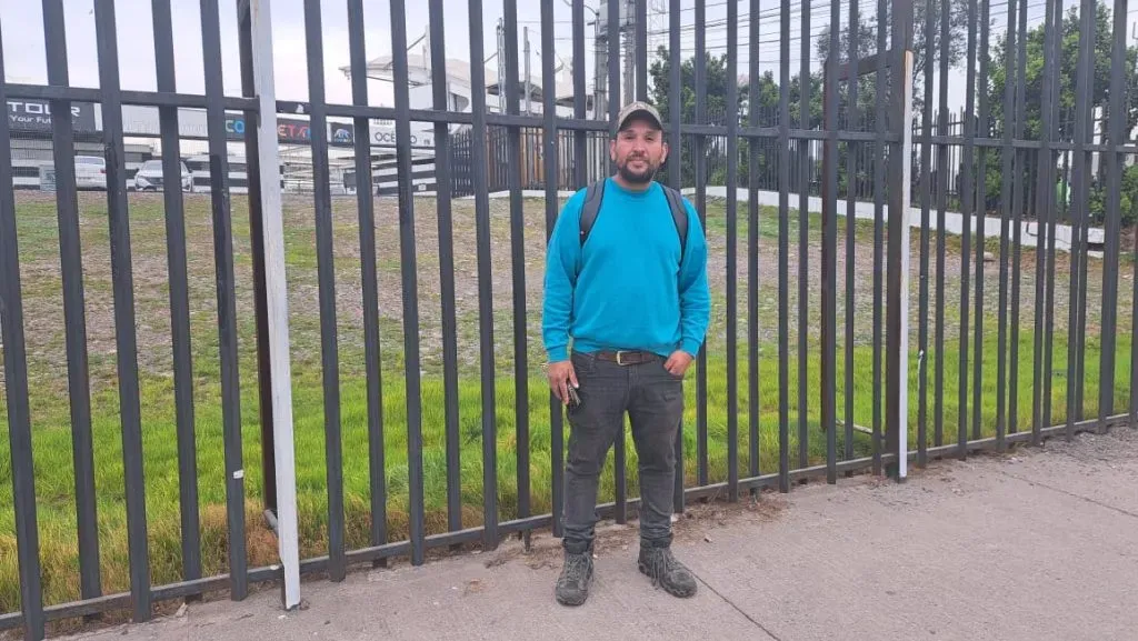 Héctor González en el Monumental, minutos después de que su hijo ingrese a la prueba de arqueros | Foto: DaleAlbo