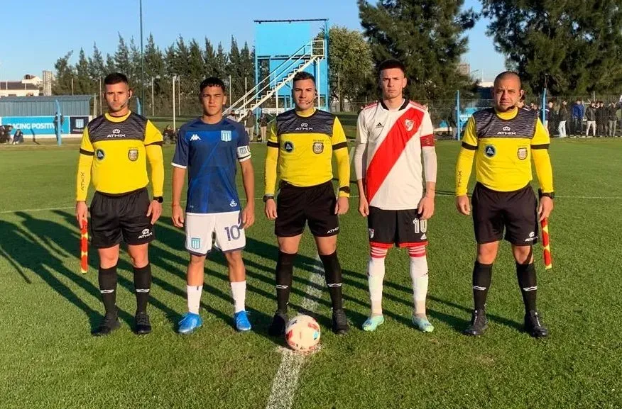 Franco Mastantuono, capitán de la Séptima División, en la goleada ante Racing (Foto: Prensa River)