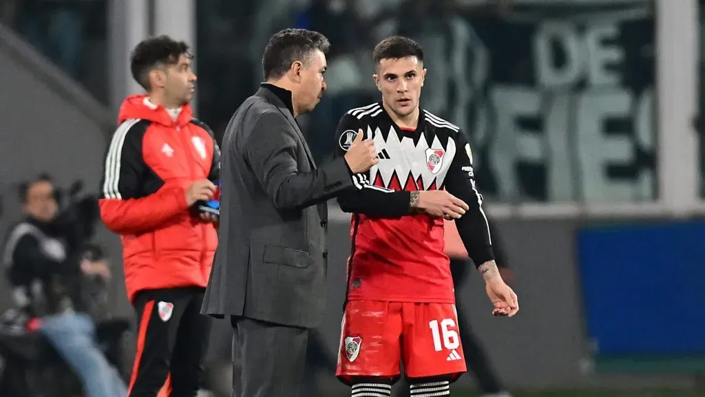 Bustos y Gallardo en pleno partido ante Talleres. (Créditos: Getty).