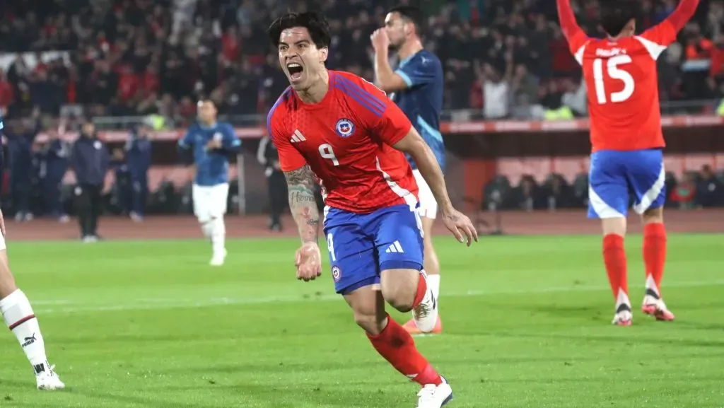 Víctor Dávila fue figura en el duelo entre Chile y Paraguay. Jorge Almirón lo quería en Colo Colo. Foto: Photosport.