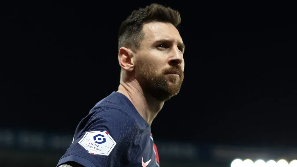 Messi recebe proposta de grande potência da Premier League e pode acertar transferência histórica; decisão será anunciada nas próximas horas