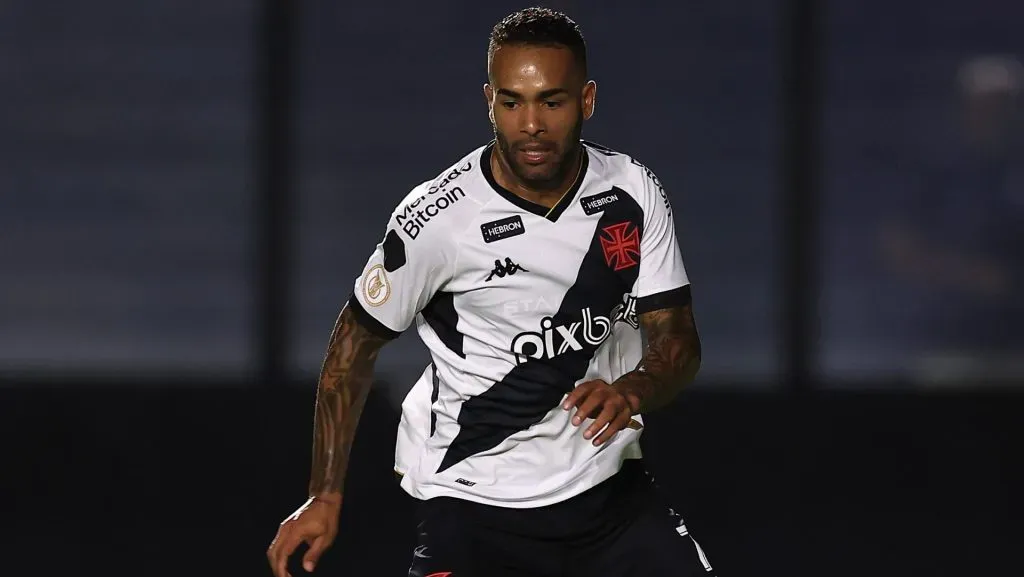 Alex Teixeira prepara saída do Vasco e pode assinar com outro gigante do futebol brasileiro para 2024