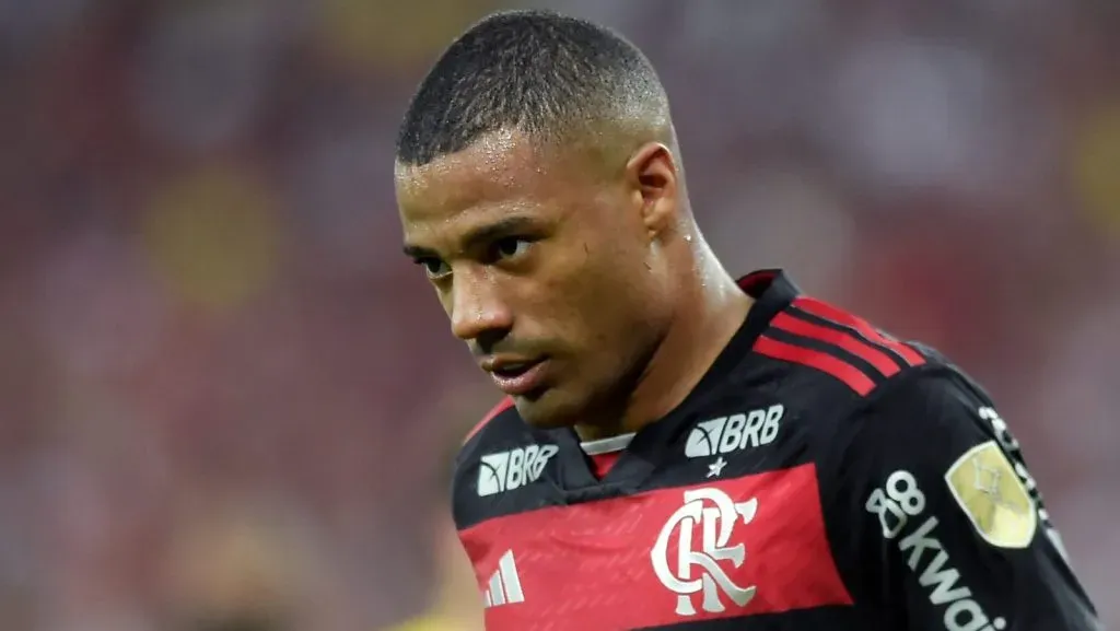 De La Cruz se torna alvo de clube europeu e pode deixar o Flamengo (Photo by Dhavid Normando/Getty Images)