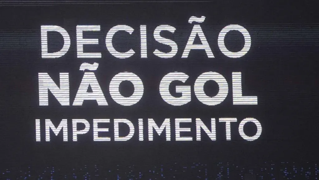 A tecnologia, utilizada em grandes competições como a Copa do Mundo e a Premier League, ainda não foi aplicada no Brasil, mas pode ser adotada para os jogos de novembro. A decisão final cabe à CBF, que está analisando a viabilidade de implementação. (Foto: IMAGO / Fotoarena)