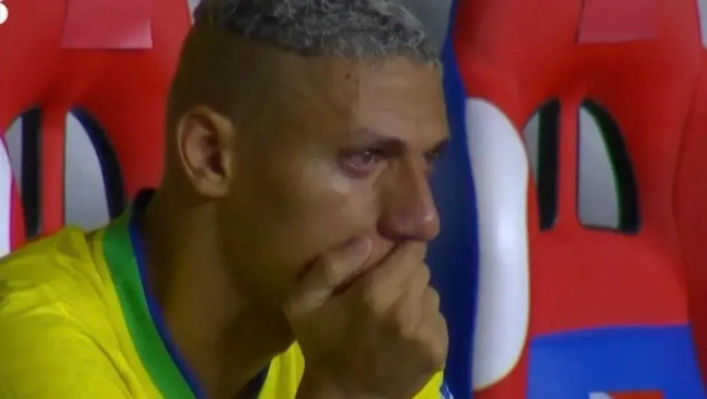 Richarlison no pudo contener las lágrimas de bronca por no marcar gol con Brasil.
