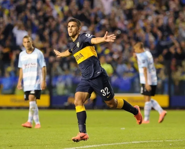 Paredes con la “32” que hoy lleva Ayrton Costa.