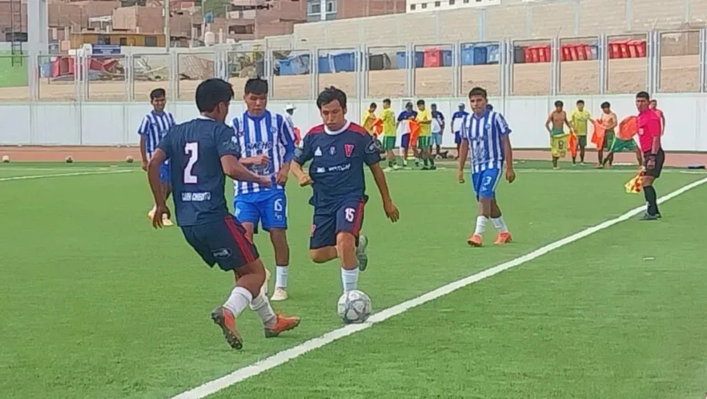 Sport Proaves con la camiseta similar a la de U. de Chile. Imagen: Radio Uno