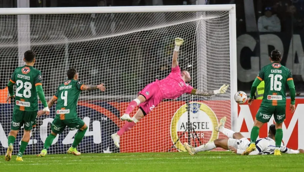 La gran tapada de Guido Herrera que marcó Requena. (Juan Jose García/Photosport).