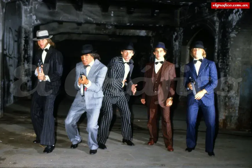 Ricardo Bochini junto a Gareca y otras estrellas del fútbol argentino. (Foto: El Gráfico).