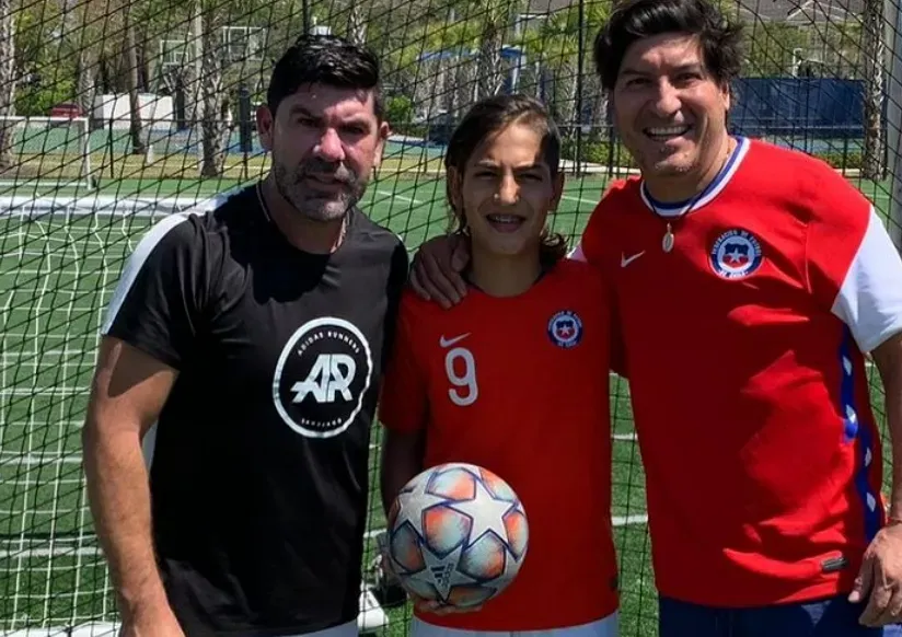 Salas y Zamorano comparte actualmente. En la foto con Iván, el hijo de Bam Bam.