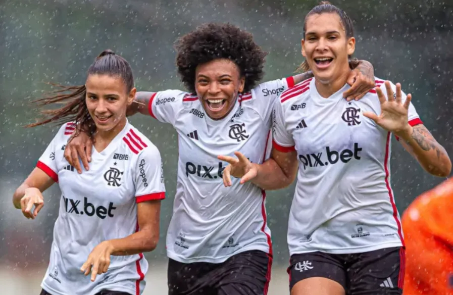 Flamengo feminino em ação 