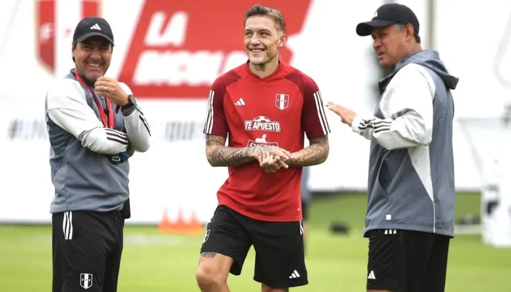 Oliver Sonne entrenando con la Selección Peruana. Foto: FPF