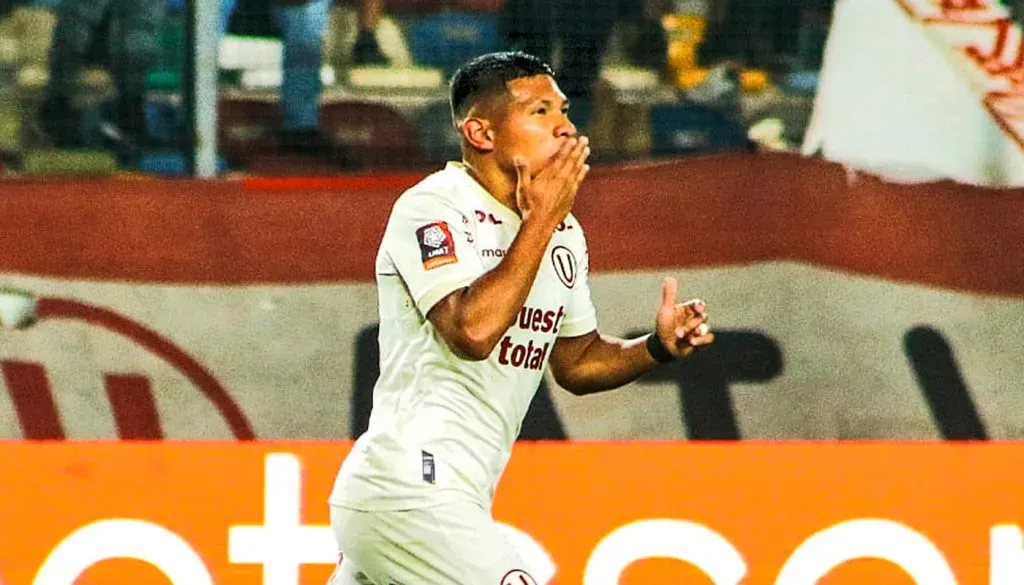 Flores celebrando un gol con Universitario. (Foto: Universitario Prensa)