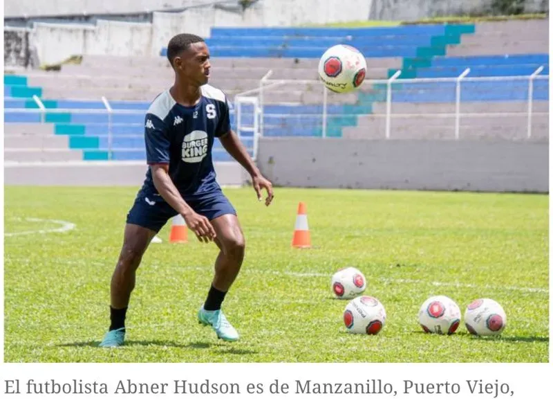 Abner Hudson entrenando con Saprissa en 2022.