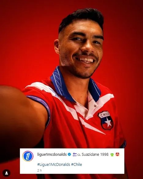 Gabriel Suazo con la camiseta de Chile de Francia 1998. ¿Traerá suerte esta tarde ante Bolivia? | Foto: Captura.