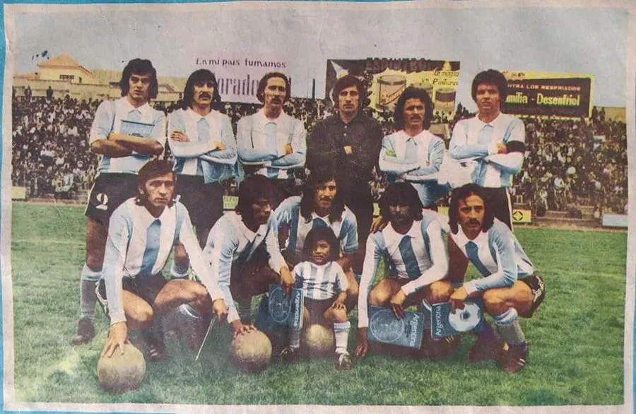 Daniel Tagliani, el tercero de arriba, con Kempes y Poy en la Selección del 73.