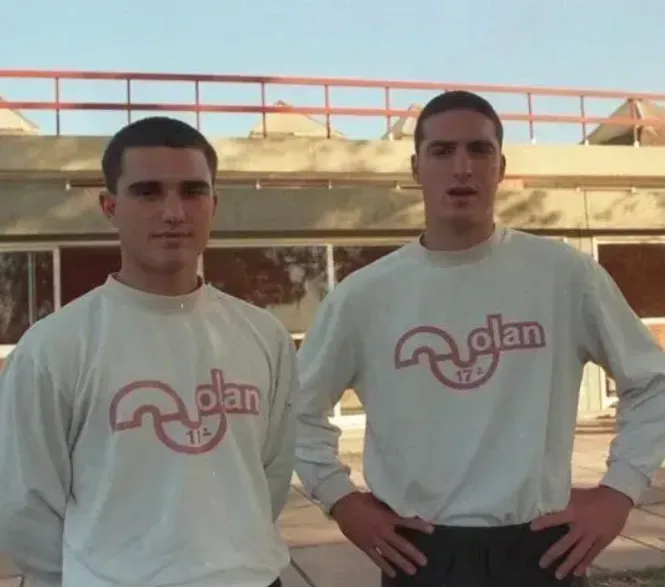 Mauro and Lionel Scaloni when they played for Estudiantes. (Twitter)