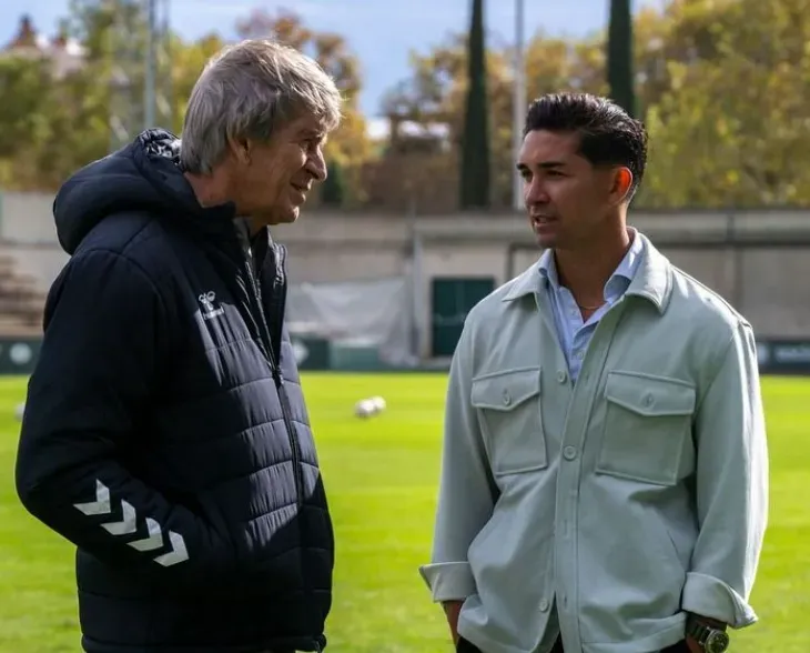 Felipe Gutiérrez junto a Manuel Pellegrini