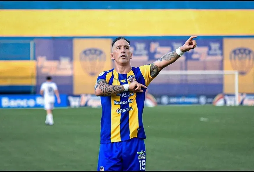 Lucas Barrios será DT de Sportivo Luqueño. 