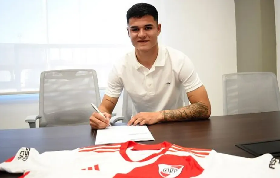 Jonás Luna firmó contrato con River