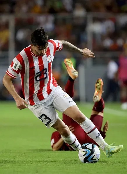 Villasanti atuando na seleção do Paraguai. Foto: Edilzon Gamez/Getty Images.