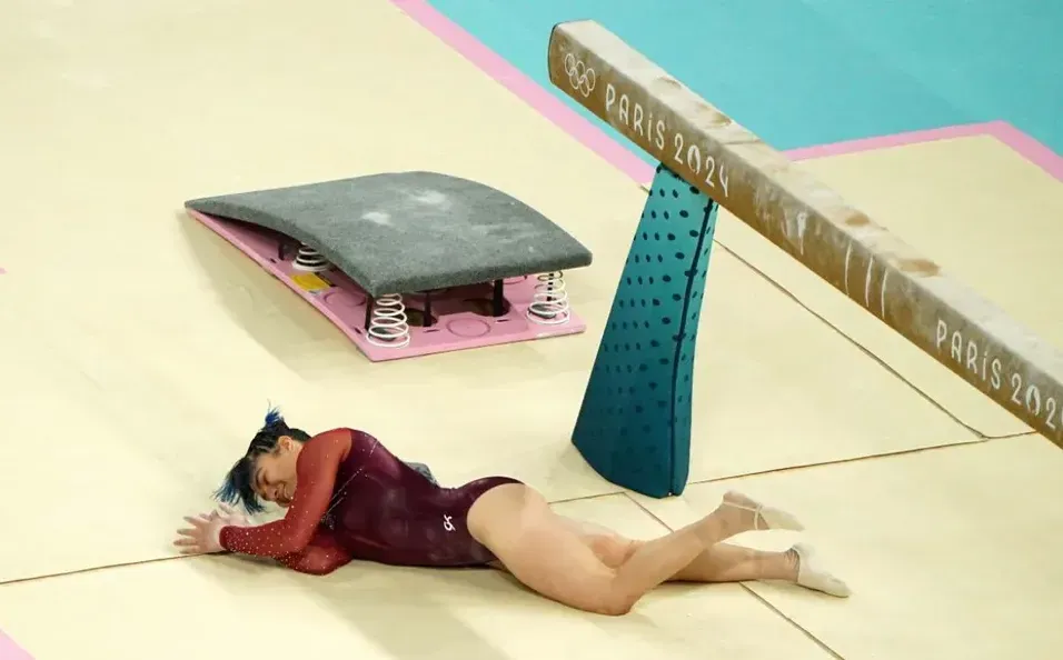 El momento de la caída de Alexa Moreno. [Foto Santiago Chaparro]