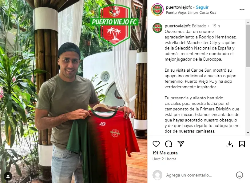 La foto de Rodri posando con la camiseta de Puerto Viejo FC. (Instagram)