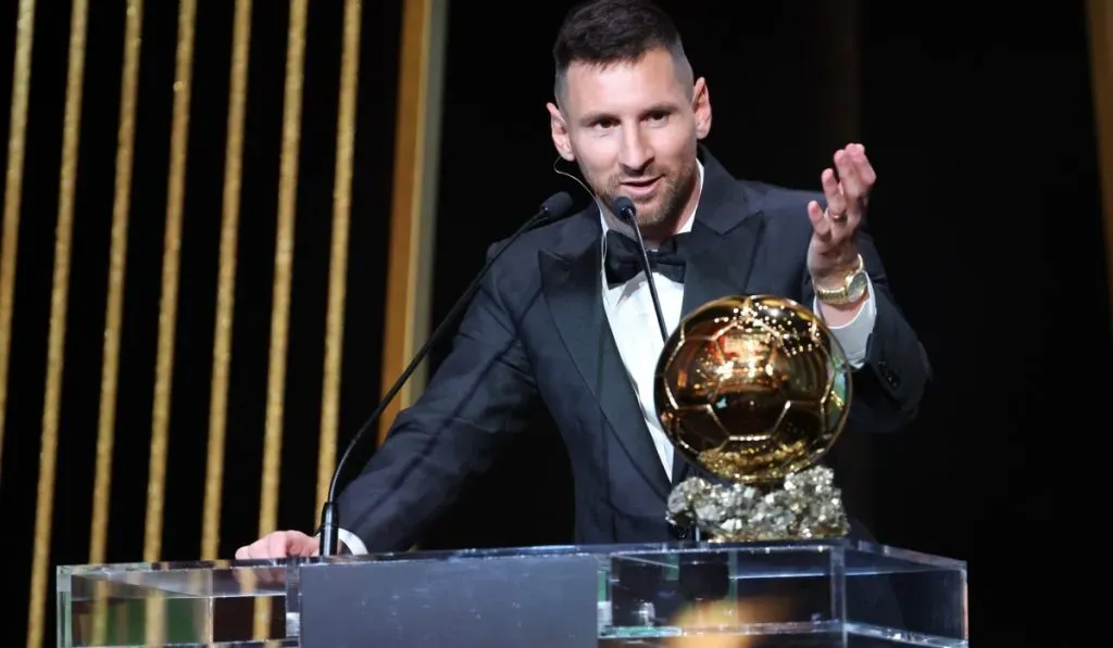 Lionel Messi recibe el Balón de Oro en la gala número 67 del trofeo: Getty Images