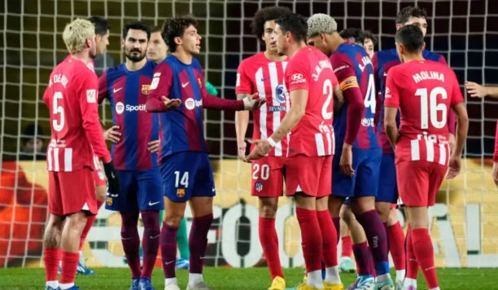 El choque entre Joao Félix y Josema Giménez en Barcelona vs. Atlético de Madrid: Getty Images